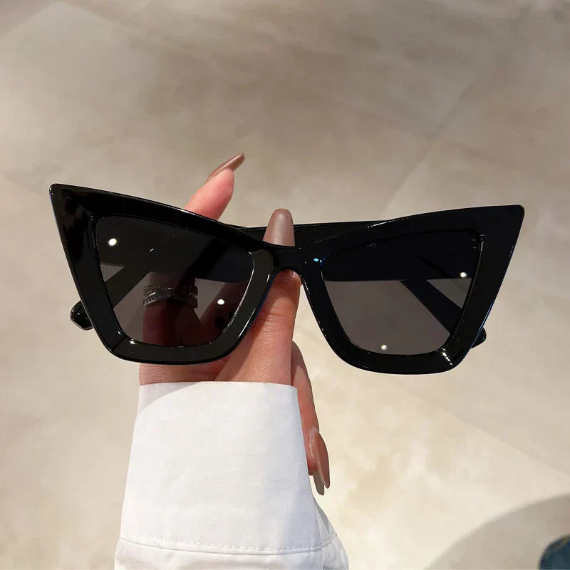 Óculos de Sol Estilo Gatinho com Tons Gradientes e Proteção UV400