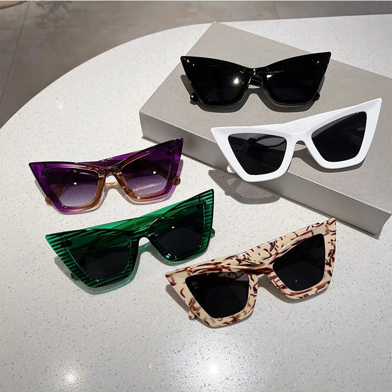 Óculos de Sol Estilo Gatinho com Tons Gradientes e Proteção UV400